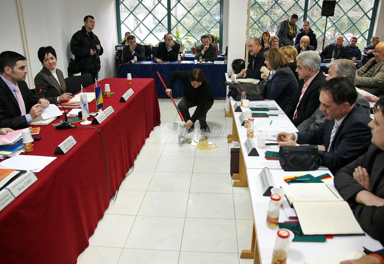 FOTO-podsjetnik | Kako je izgledalo Gradsko vijeće Mostara