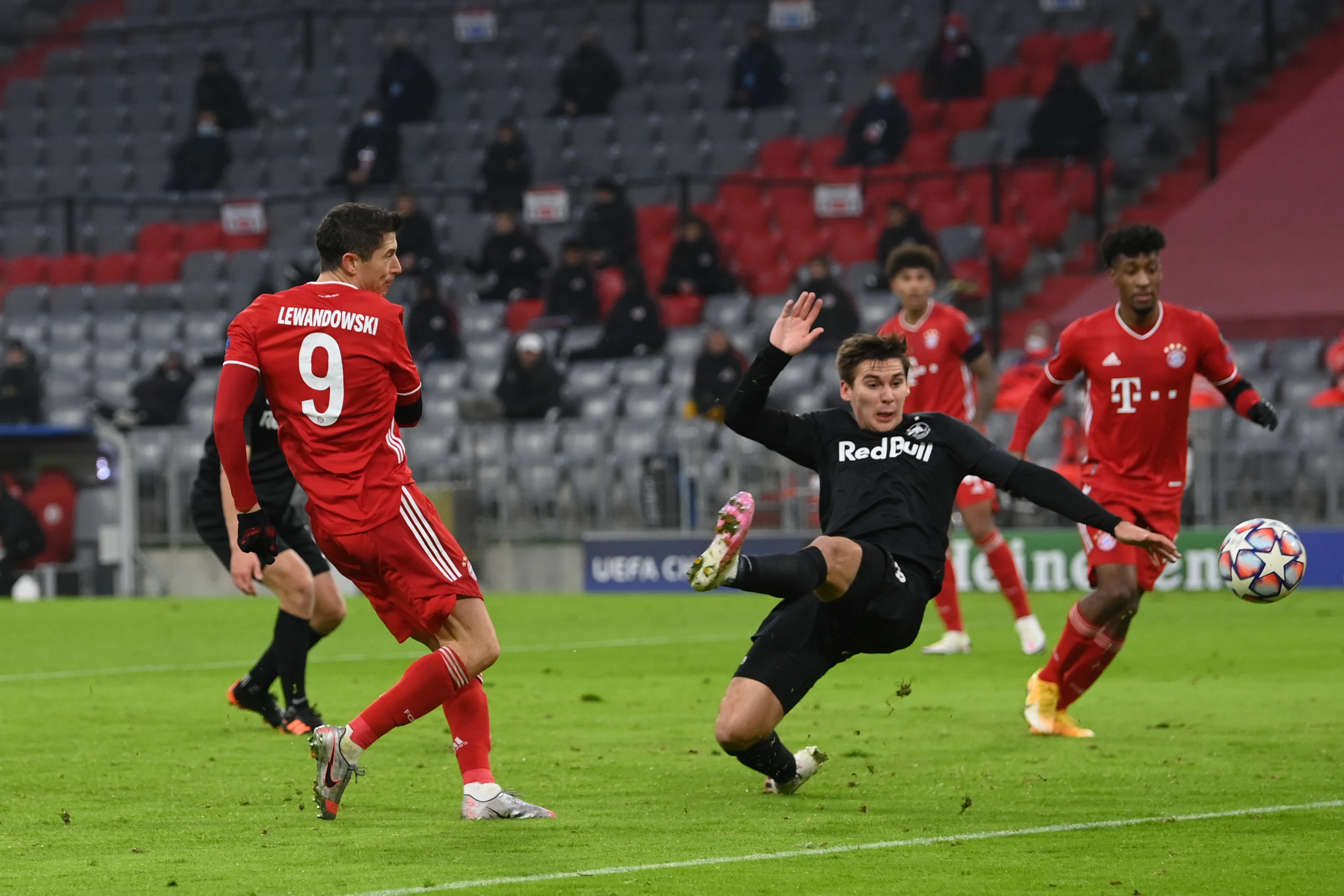 Bayern s igračem manje do pobjede; Ajax siguran protiv Midtjyllanda