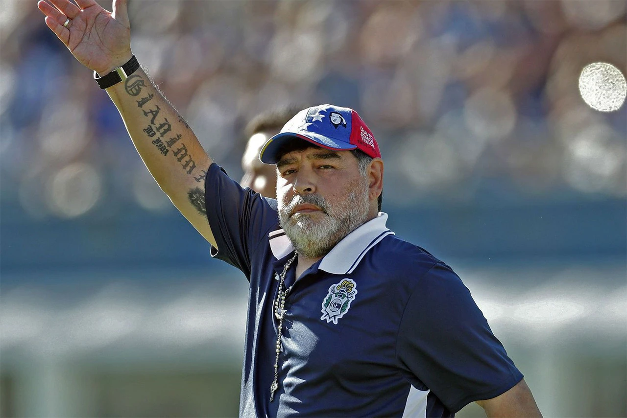 Umro je Diego Maradona