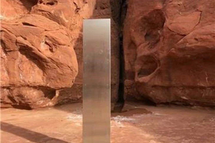 Gumb za resetiranje 2020.? Misterioizni 'obelisk' u pustinji Utaha raspaljuje maštu 
