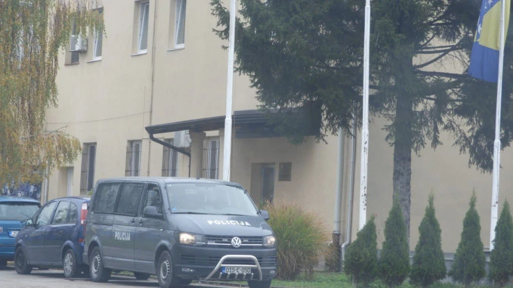 Fakultet čiju diplomu ima direktor OSA-e reketario studente, diplome pod krevetom?