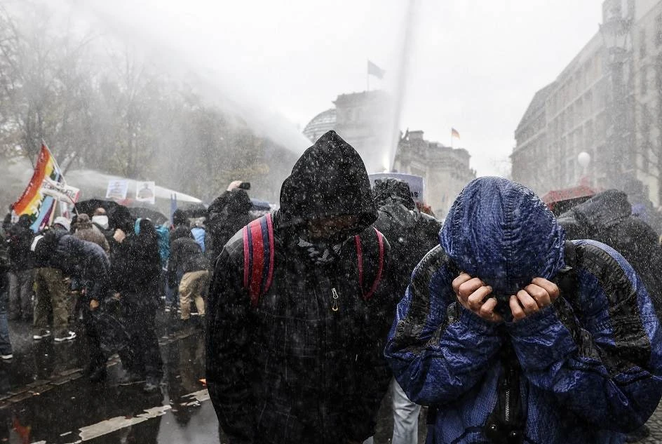 Sukob njemačke policije i demonstranata na prosvjedima protiv restrikcija