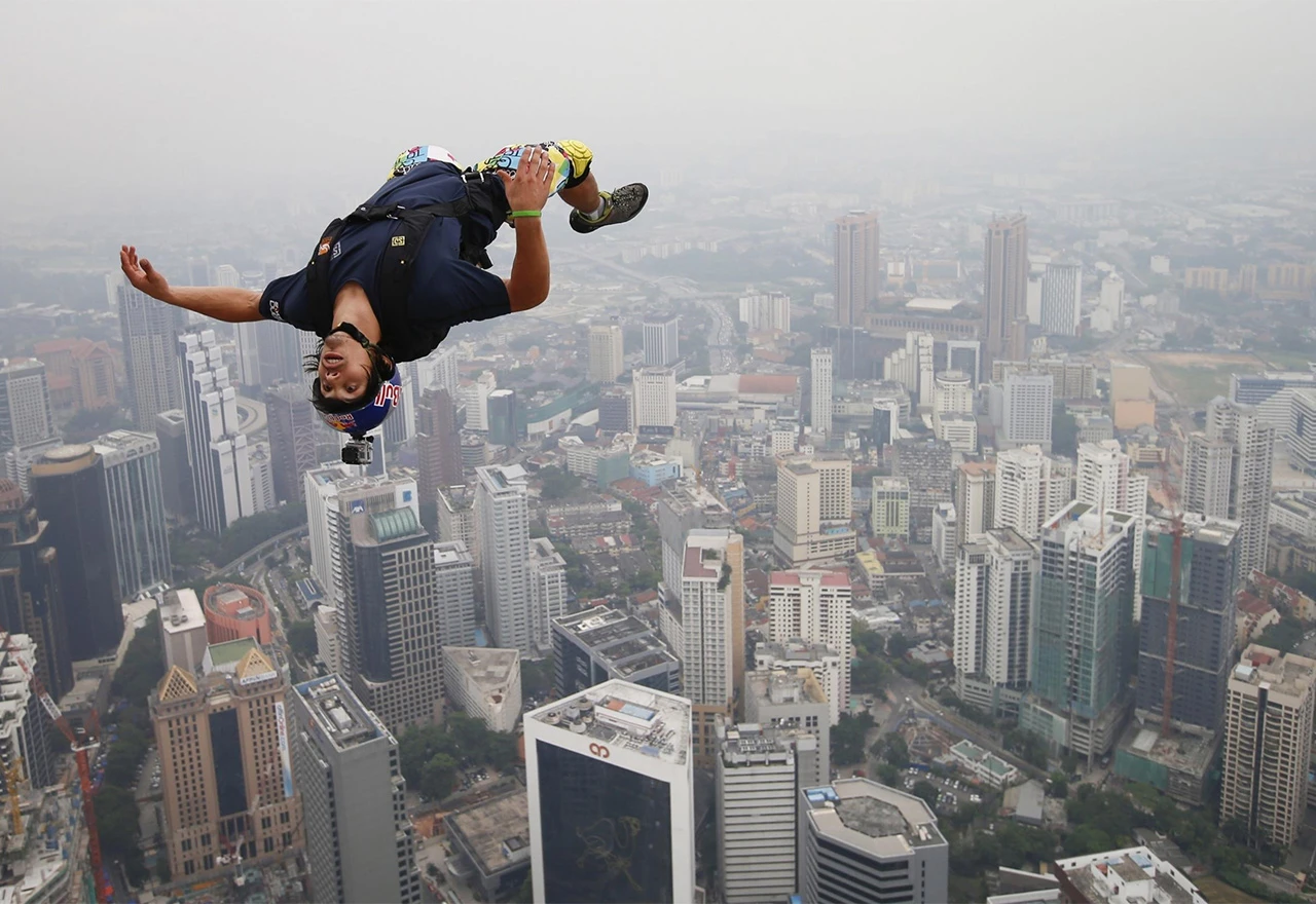Poznati francuski kaskader poginuo za vrijeme leta jetpackom