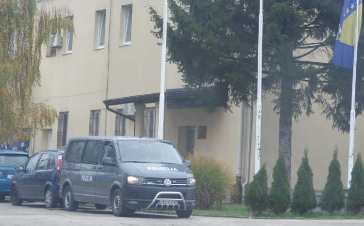 Ponovni pretres prostorija Američkog univerziteta u Tuzli