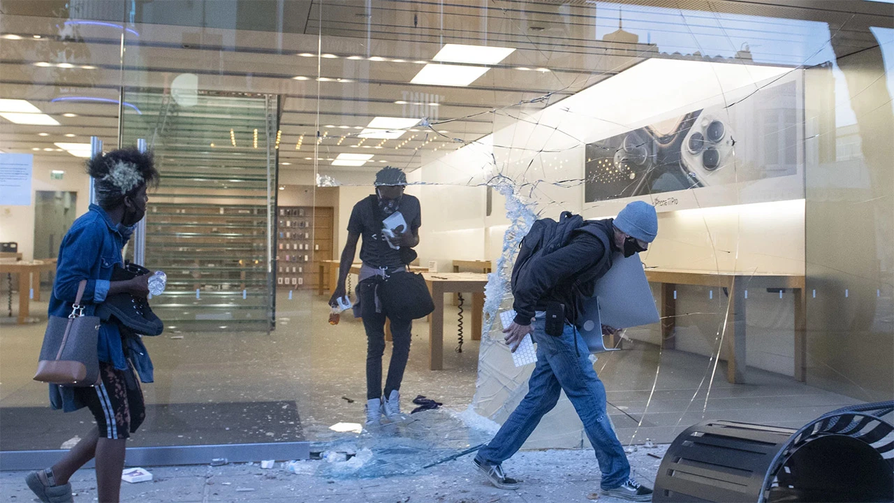 Potraga za kradljivcima Appleovih proizvoda vrijednih pet milijuna funti