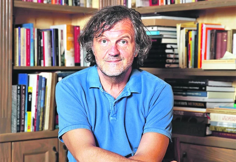 Kusturica piše 'Kaznu bez zločina'.