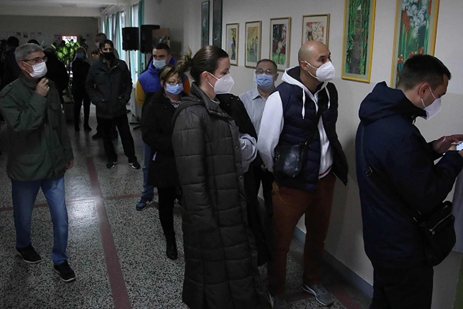Banja Luka: Gužve na biralištima, mjere kao da ne postoje