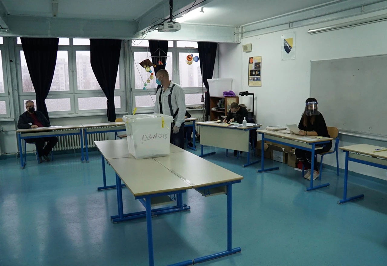 HNŽ: Na biralištima za sada bez problema i gužvi