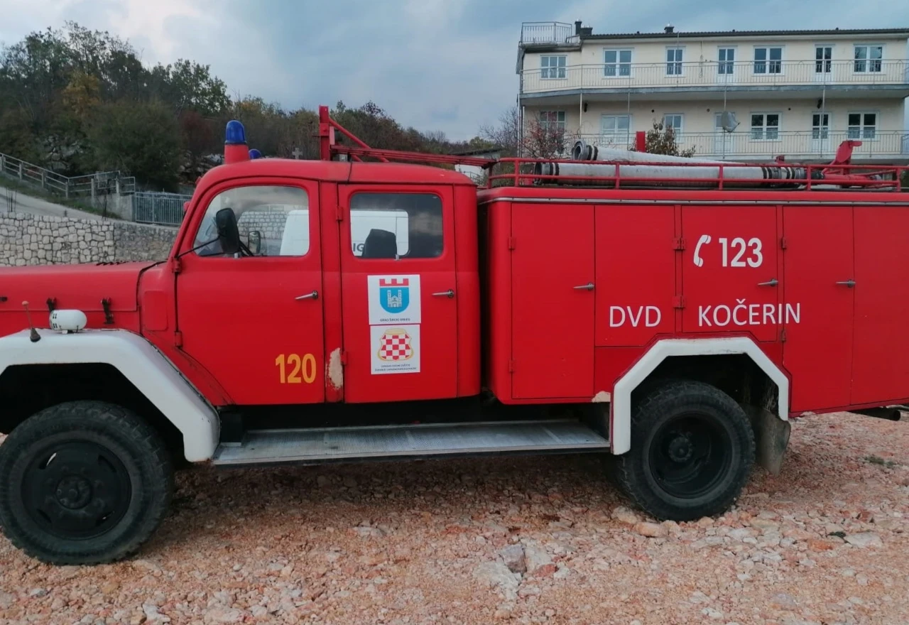 DVD Kočerin dobilo rabljeno vatrogasno vozilo