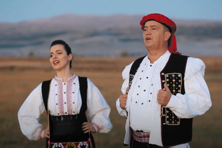 Duvno moje: Kandidat propjevao za kampanju