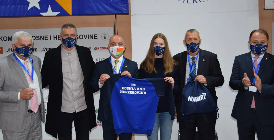 Simbolična stipendija za Lanu Pudar i Adu Avdagić 