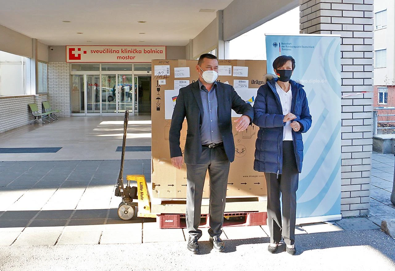 Uručena dva respiratora SKB-u Mostar