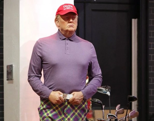 Londonski Madame Tussauds preodjenuo Trumpov voštani kip u golfera