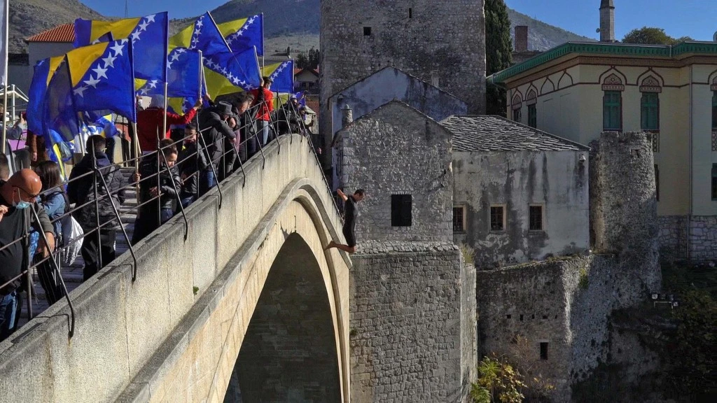 Skokom bez aplauza obilježena obljetnica rušenja Staroga mosta