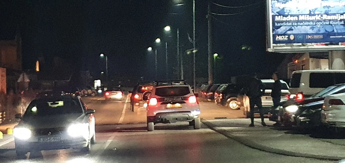 Bh. grad u kojemu ih nije briga za koronu: Kafići puni, radi se do zore