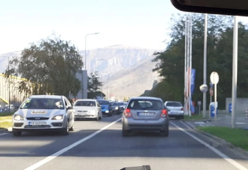 Zbog prometne nesreće usporen promet sjeverno od Mostara