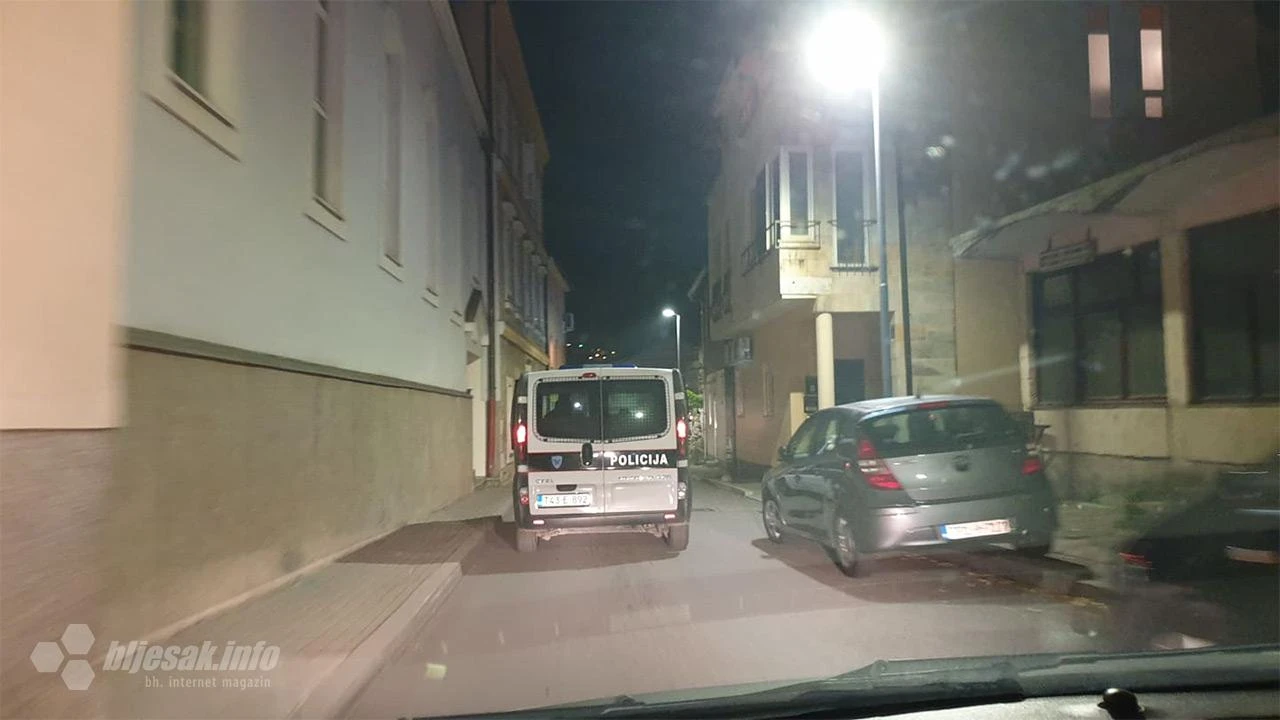 Mostar: Uhićena dva huligana, policija traga za napadačima iz 4 kombija