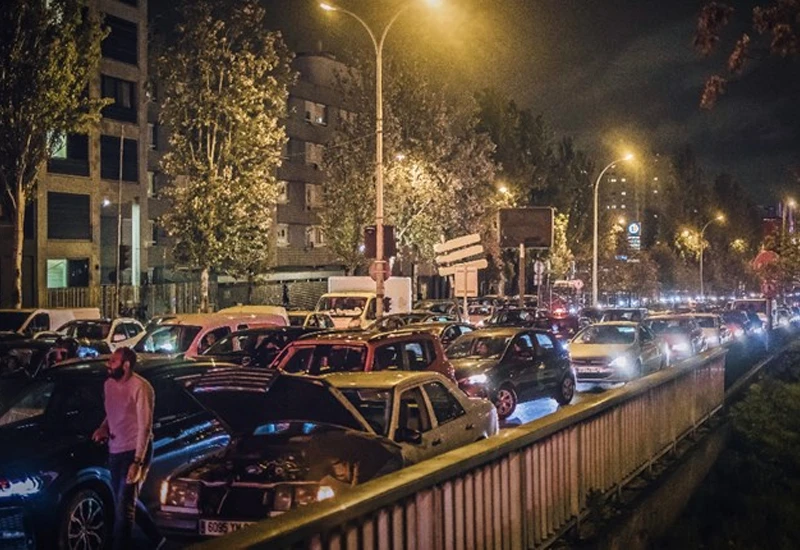 Stanovnici napuštaju Pariz;  ispražnjene police dućana uoči novog lockdowna