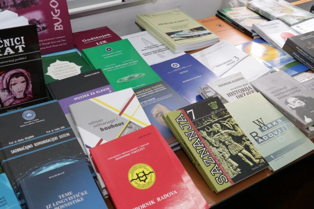 Ministarstvo obrazovanja dijeli znanstvenu i stručnu literaturu javnim knjižnicama
