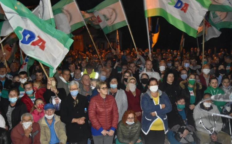 Za koga mjere vrijede? SDA održao predizborni skup i pohvalio se na Facebooku
