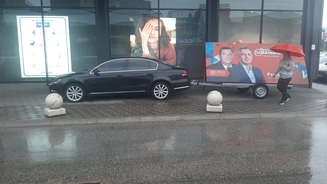 Izbori kod nas - skupocjene limuzine s pokretnim predizbornim panoima
