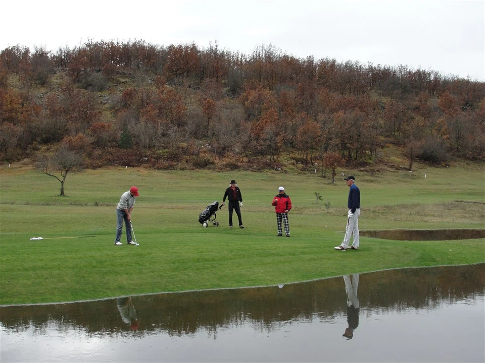 Posuški vinski turnir u golfu| Osmjeh, igra, vino, pršut i žene - gotovo