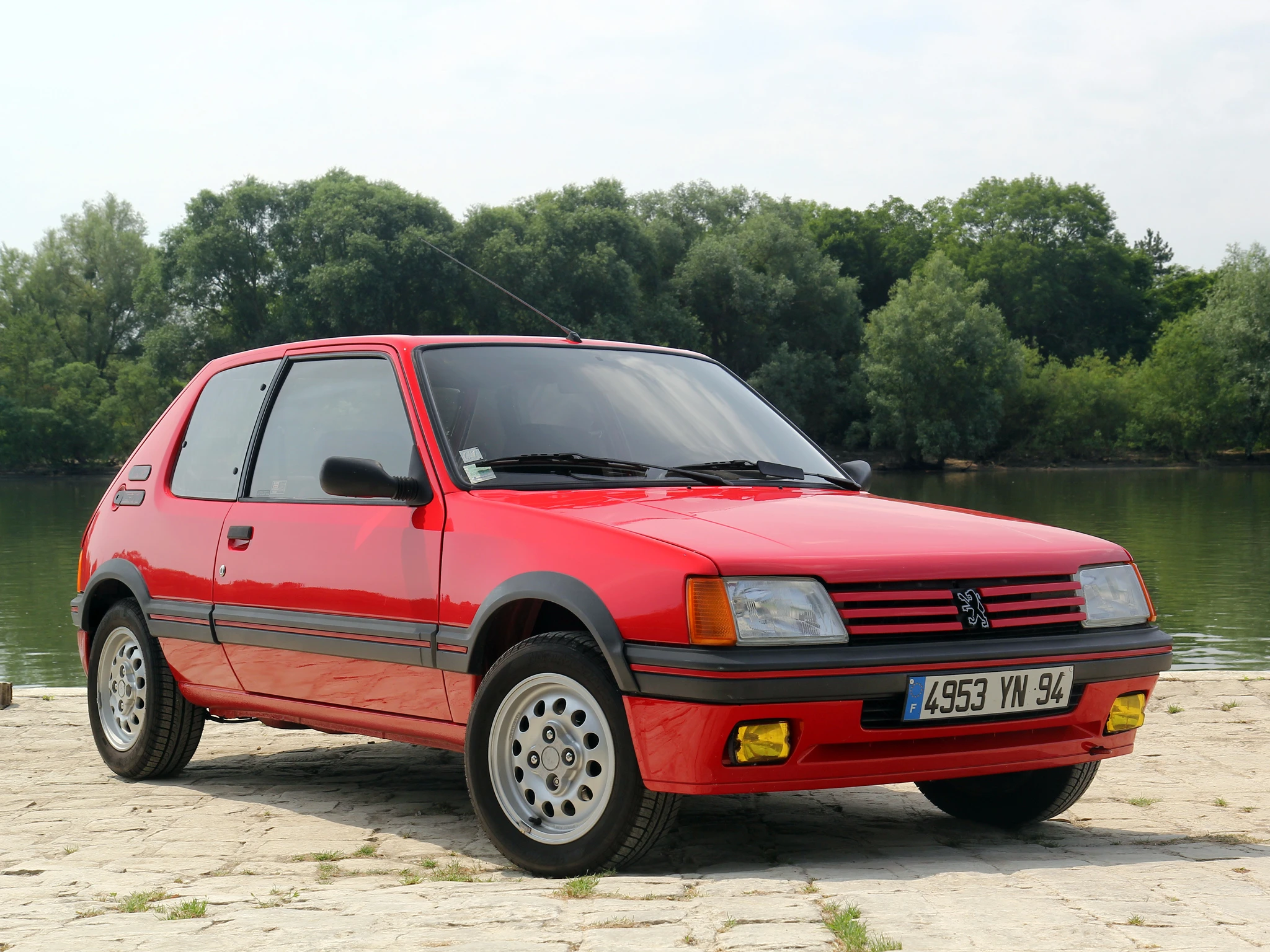 Peugeot ponudio vlasnicima program restauracije legendarnog 205 GTi