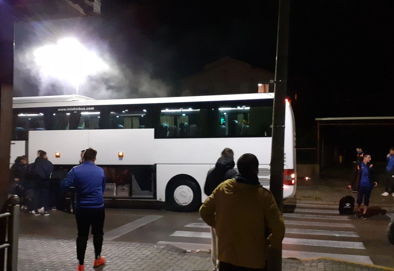 Skupina navijača spontanim dočekom razveselila mlade nogometaše Širokog Brijega