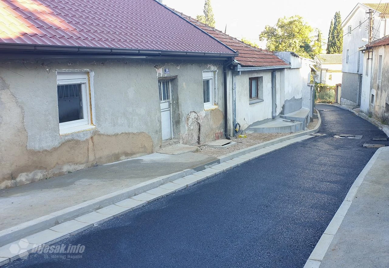 Radi se radi - Postavljen prvi sloj asfalta u Ulici fra Lea Petrovića