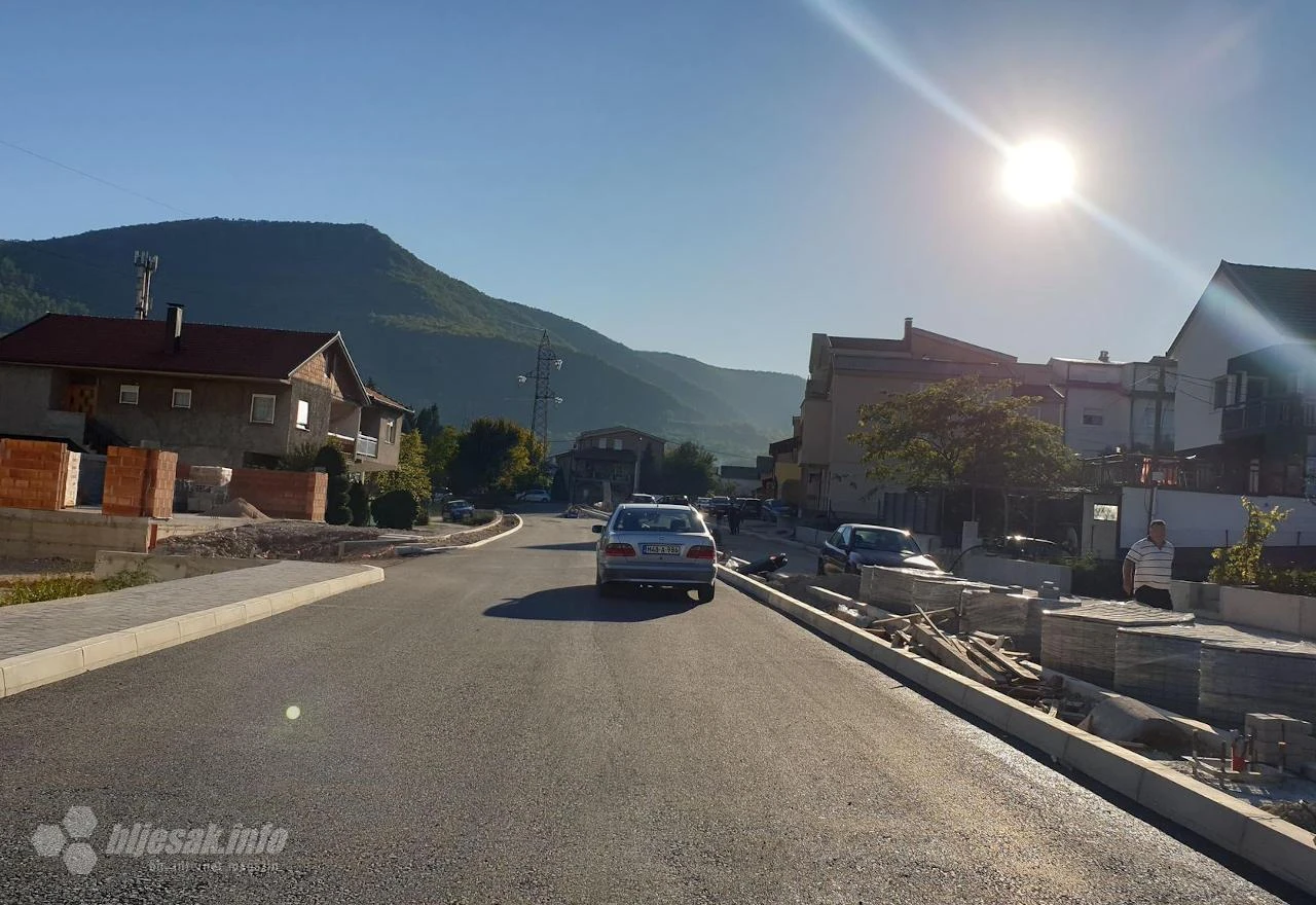 Rekonstrukcija od milijun i pol maraka: Stigao asfalt u Ulicu Blajburških žrtava