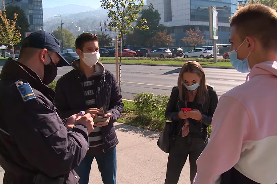 Evo kako izbjeći kaznu za nenošenje maske na ulici
