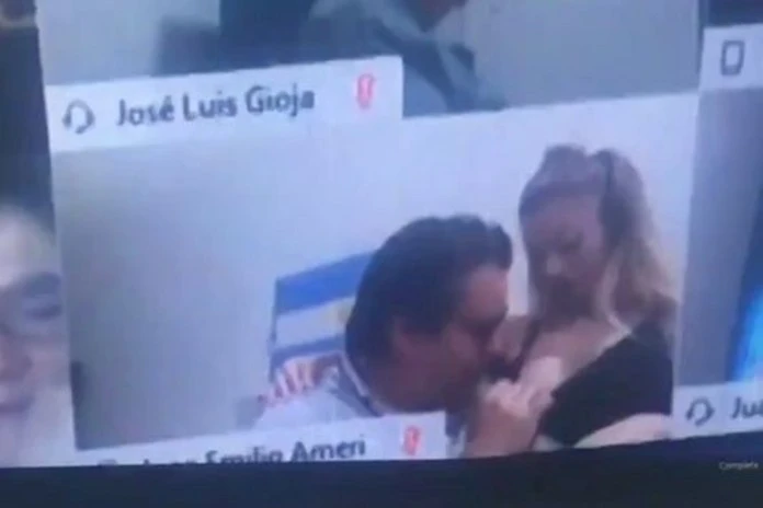 Najintimnije "igrice" sve češće na Zoomu