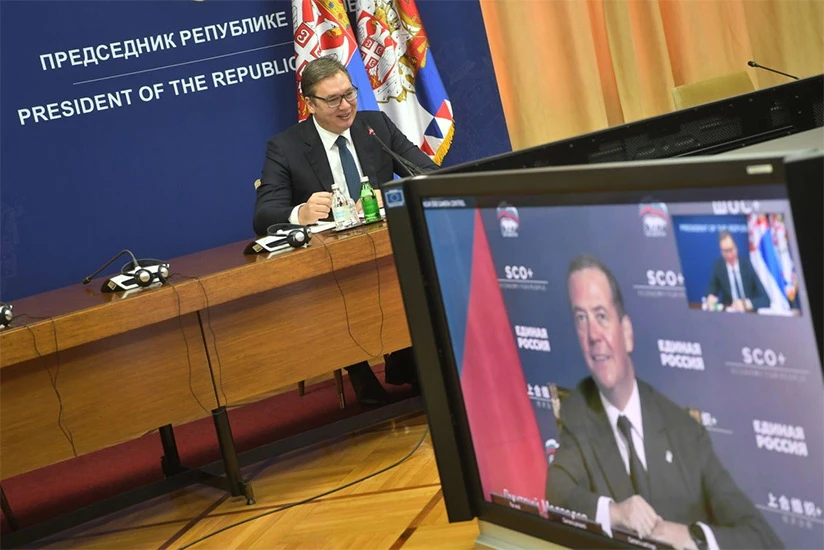 Vučić i Medvedev našli način za spas naroda