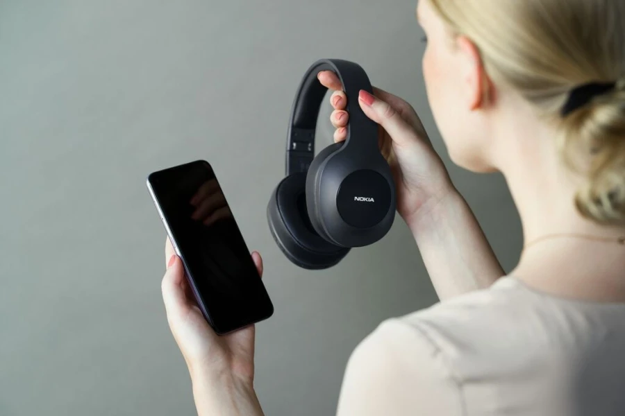 Predstavljamo Nokia Essential bežične slušalice preko uha za jasan i pouzdan zvuk u pokretu