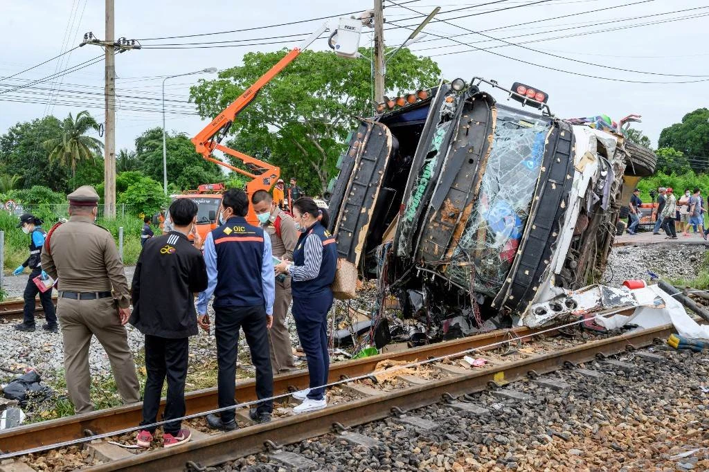 20 ljudi poginulo u sudaru vlaka i autobusa