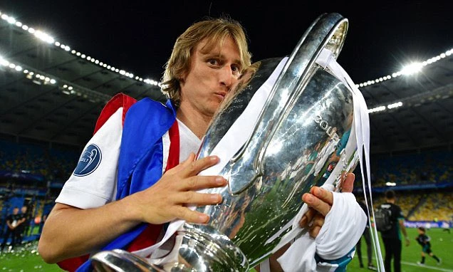 Modrić je zadnjeg dana prijelaznog roka odbio tri ponude europskih velikana