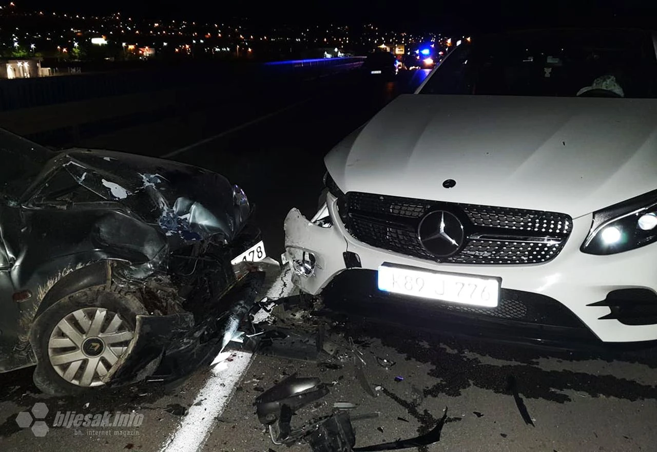 Direktan sudar Mercedesa i Renaulta na Avijatičarskom mostu