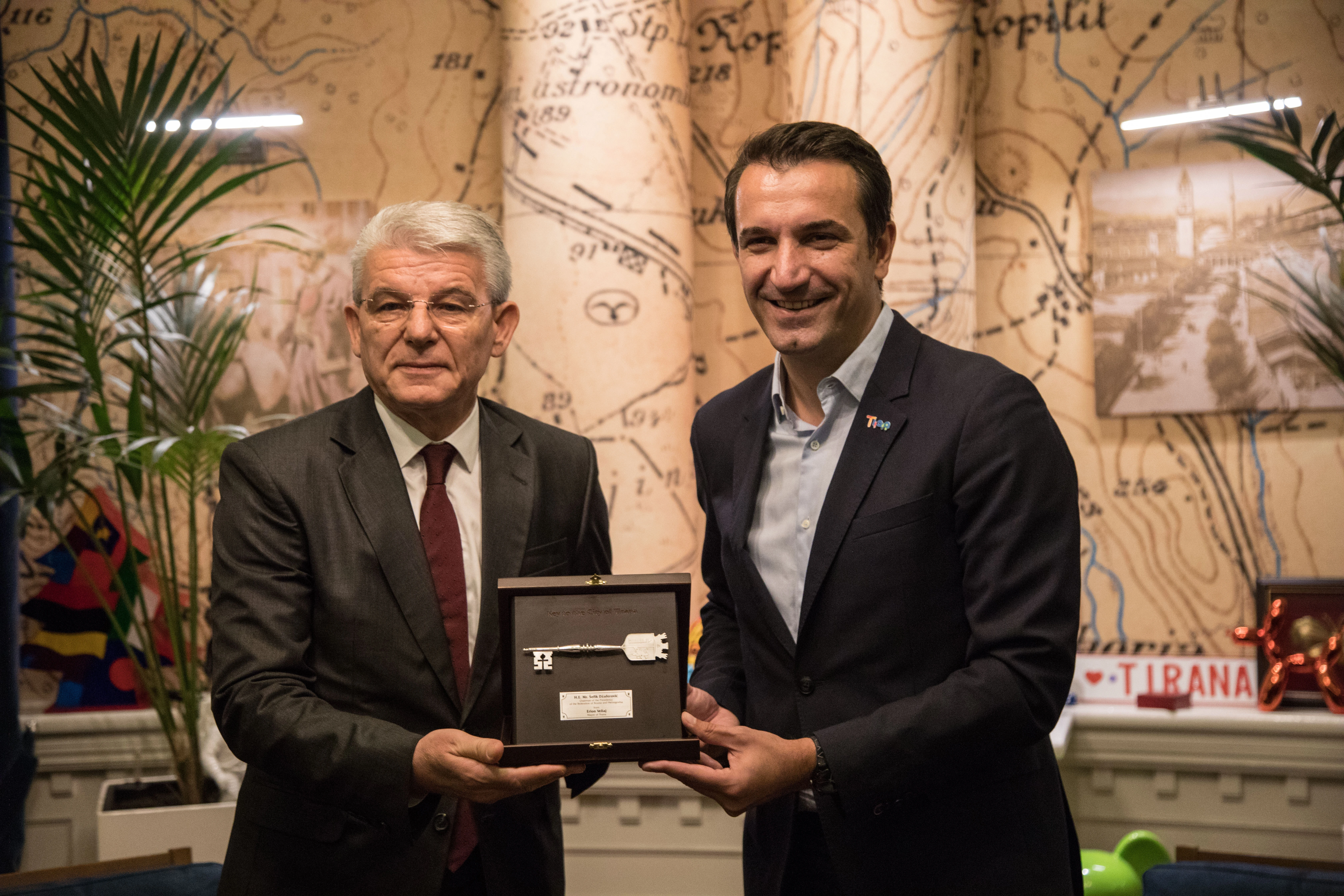 Džaferović dobio Ključ grada Tirane
