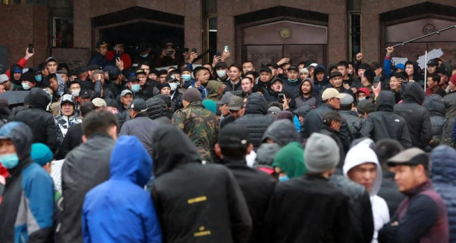 Demonstranti upali u parlament pa u zatvor i oslobodili bivšeg predsjednika