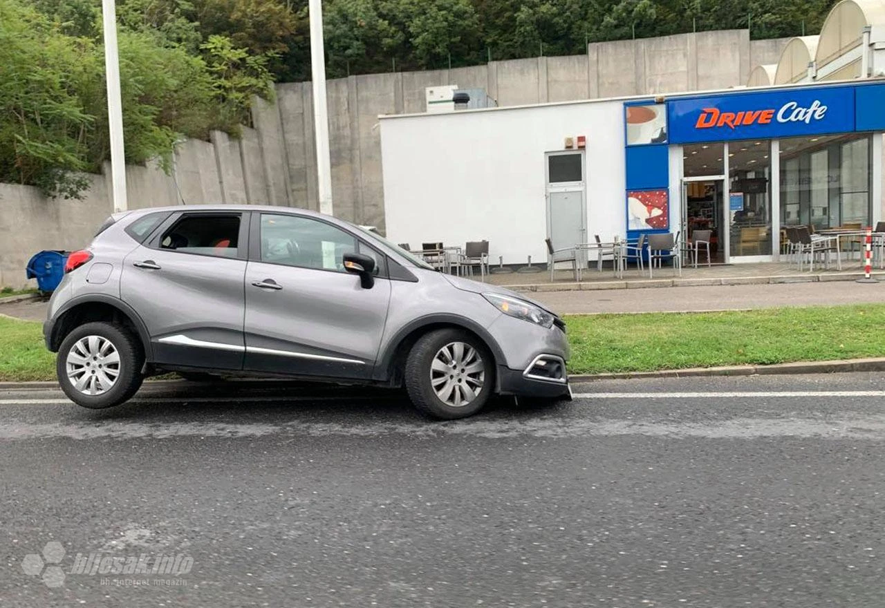 Mostar: Renault Captur ostao bez točka i dijelova podvozja