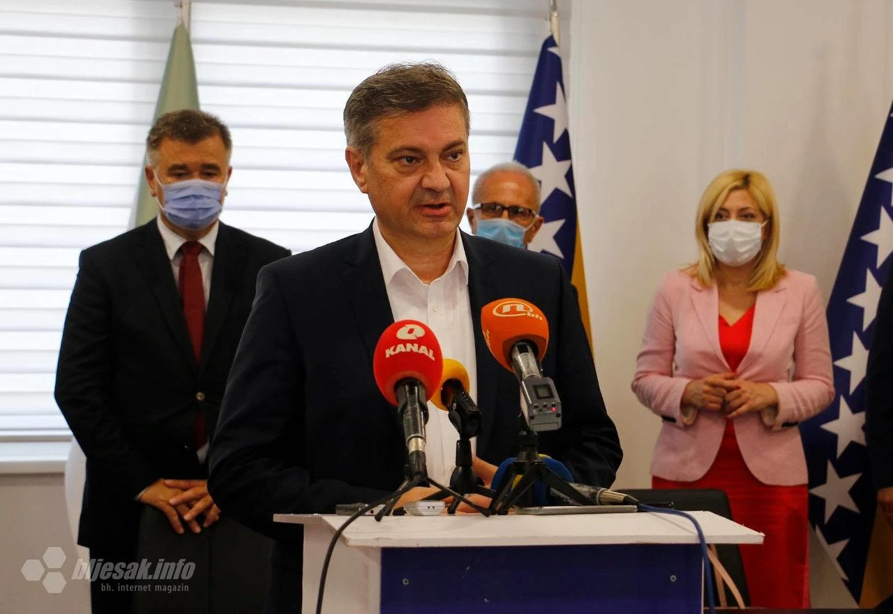 Zvizdić pozvao Dodika da pročita povijesne knjige