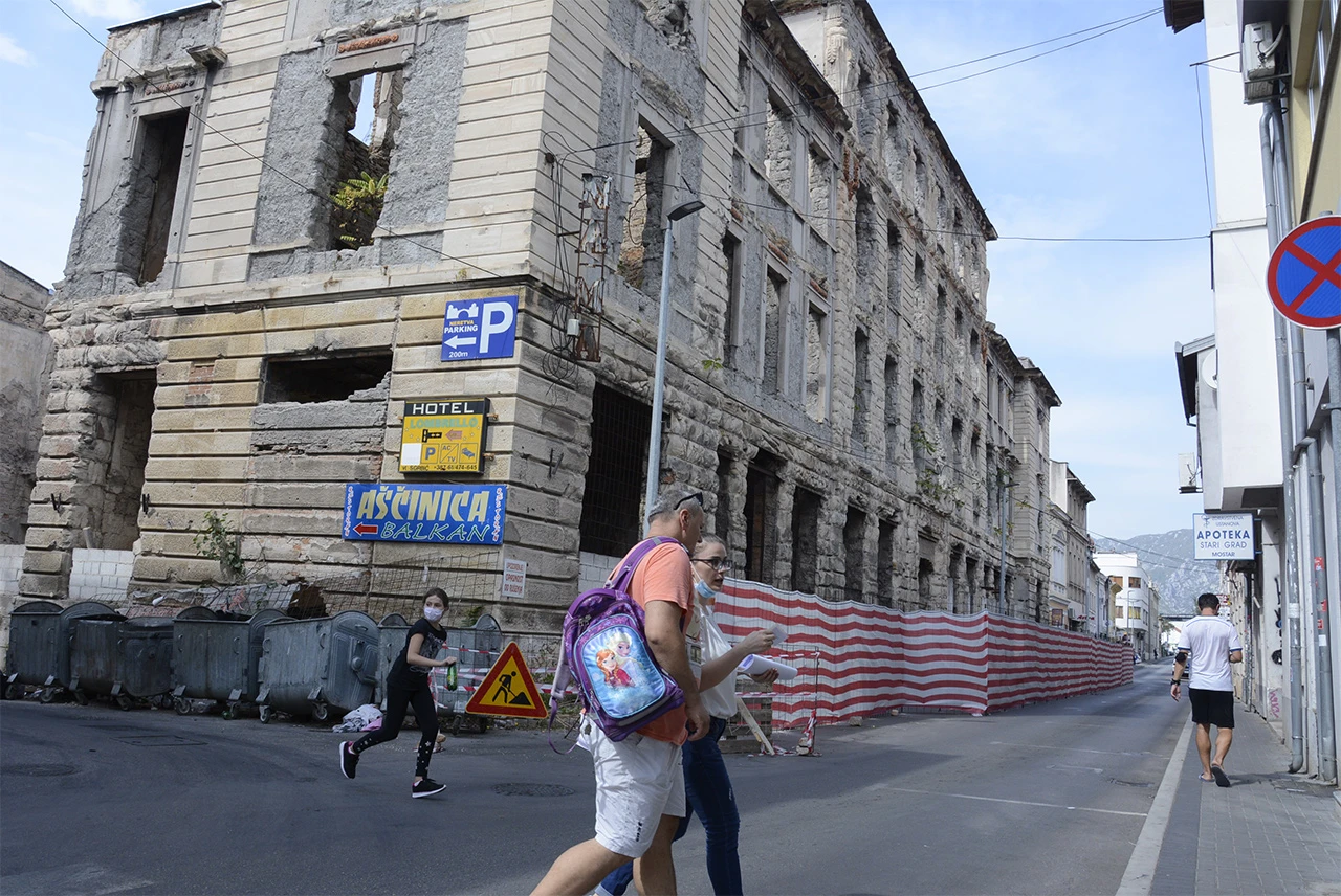 Mostarske ruševine: U užoj jezgri na 20 objekata upozorenja od obrušavanja