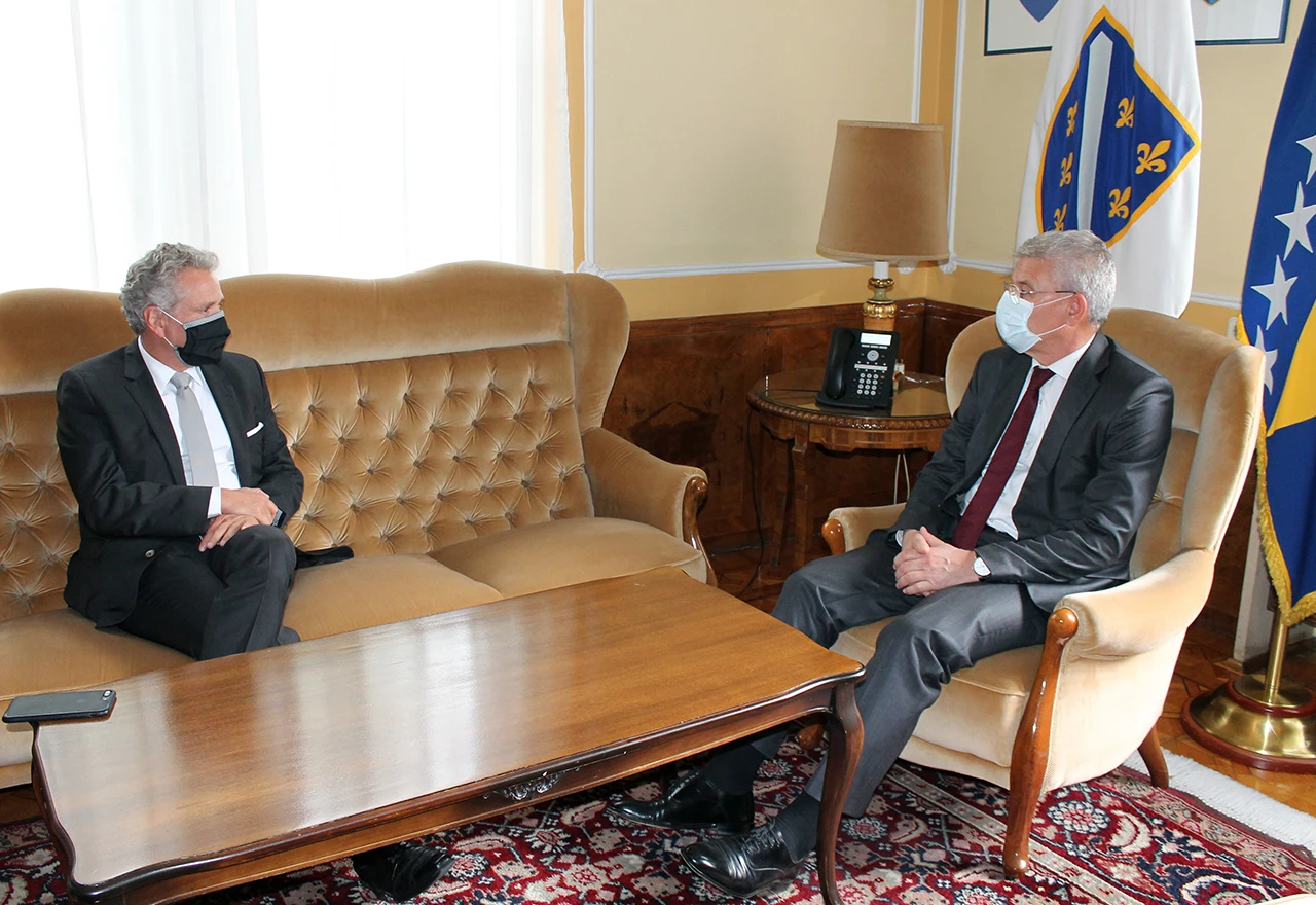 Sattler i Džaferović: BiH je značajno napredovala u ispunjavanju prioriteta EK