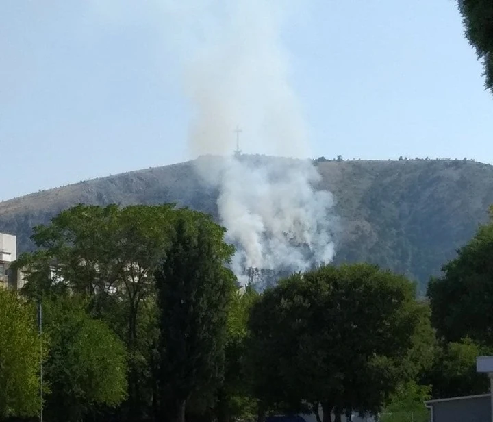 Požar na Humu, minirano područje otežava gašenje