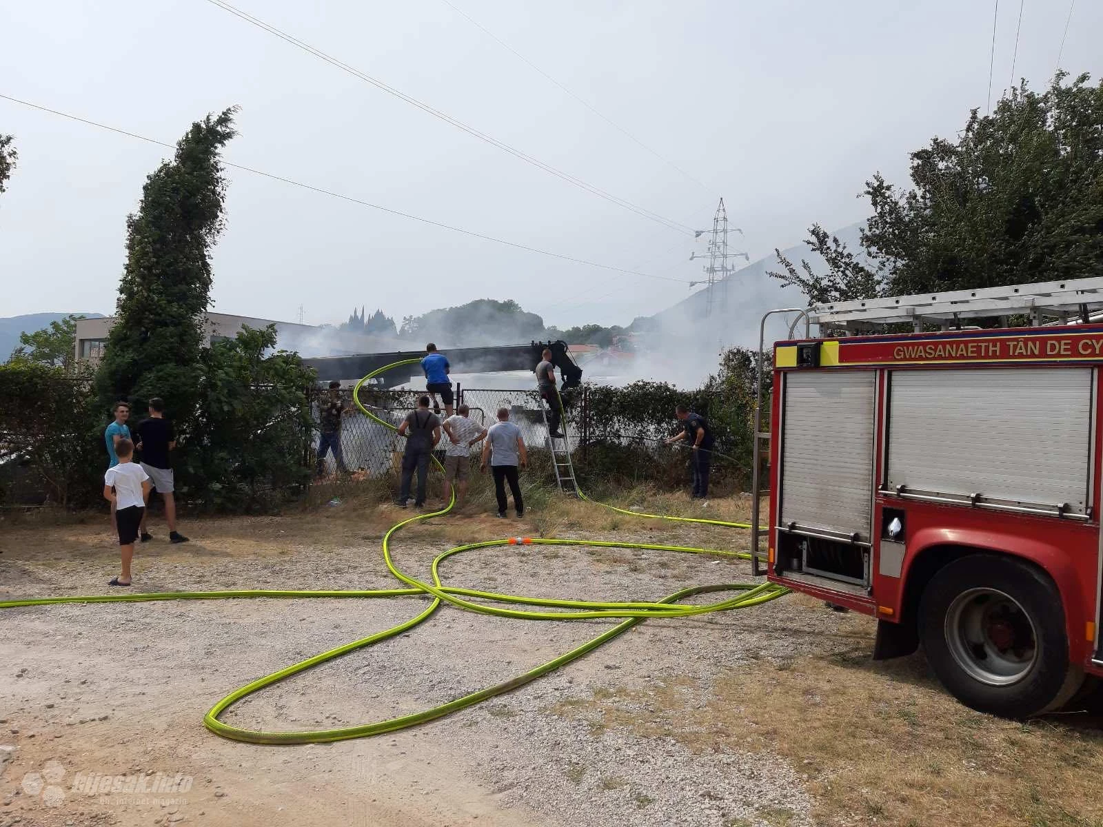 Mostar: Aktivno više požara, angažirani svi vatrogasci