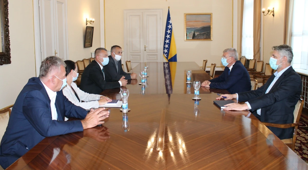 Džaferović: Trasu autoceste izmjestiti izvan naselja
