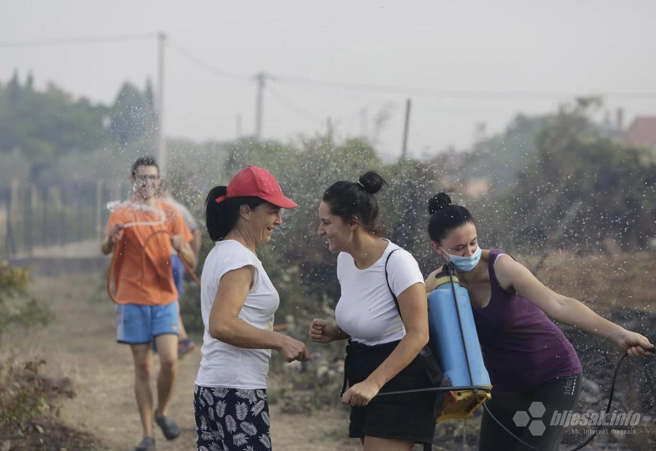 Borba s požarom u Krivodolu: Mještani spasili selo
