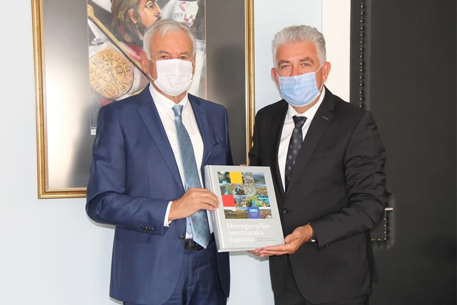 Župan Dobroslavić kod Hercega: Uz smiješak i bez maske dogovarani novi projekti