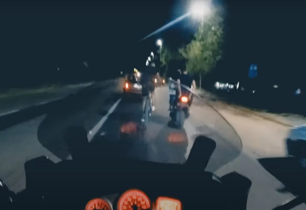 Čapljina: Biciklist se držao za motocikl dok je ovaj jurio po cesti
