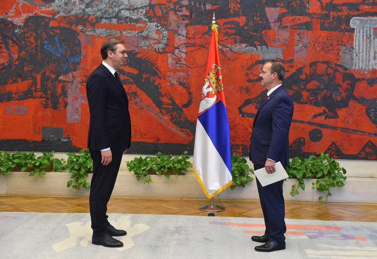 Američki veleposlanik: Srbijanska vlada mora donijeti niz teških odluka